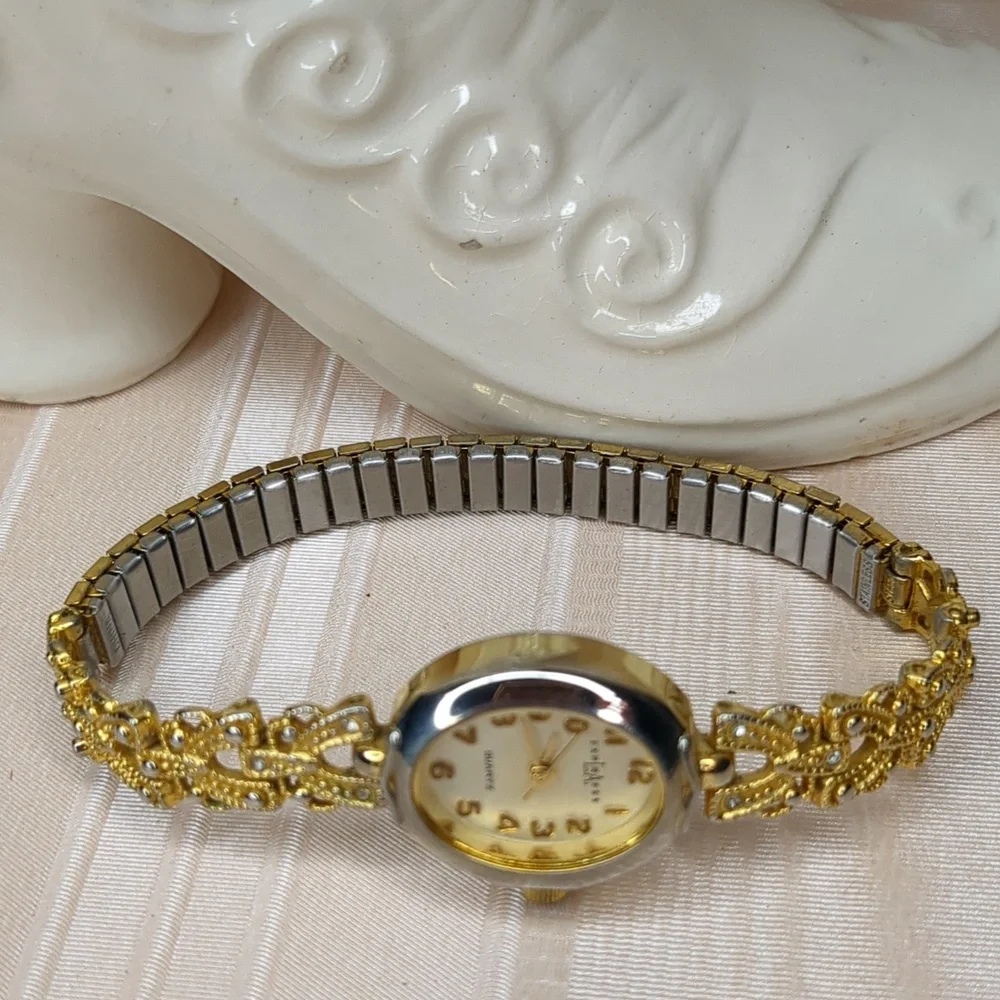 Vintage 80s LA Express Watch Gold Stretch Band Fashion Metal Bezel Quartz